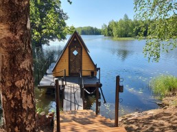 Laawu Wellsters on ainutlaatuinen ja elämyksellinen majoitusvaihtoehto kauniin melontareittimme varrella.